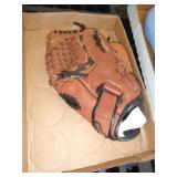 BALL GLOVE