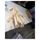 8 - WOOD MINI EASELS