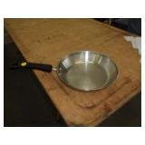 9 1/2 INCH WEST BEND SKILLET