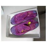 WATER SHOES SZ 40