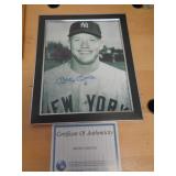 8X10 SIGNED PHOTO W CERT - MICKEY MANTLE