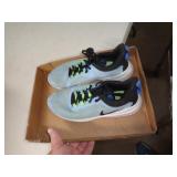 NIKE SZ 3