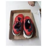 UNDER ARMOR SZ 2.5