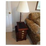 SIDE TABLE W LAMP / 55' T X 14' W X 22' L / OFF SIDE TABLE W LAMP / 55' T X 14' W X 22' L / OFF