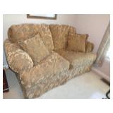 LOVE SEAT 41' T X 40' W X 67' L / OFF LOVE SEAT 41' T X 40' W X 67' L / OFF