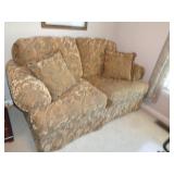 LOVE SEAT 41" T X 40" W X 67" L / OFF