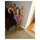 BRASS UMBRELLA STAND WITH UMBRELLAS / LR