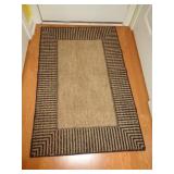 RUG APPROX 3' X 4' / H RUG APPROX 3' X 4' / H