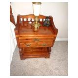 SIDE TABLE 30' T X18' W X 25'L COLONIAL PINE /BR2 SIDE TABLE 30' T X18' W X 25'L COLONIAL PINE /BR2