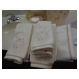 BATH LINENS / BTHRM2