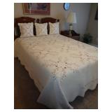 FULL SIZE BED & LINENS / BR2