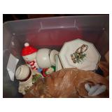 TOTE OF XMAS COOKIE JARS & DISHES / BM TOTE OF XMAS COOKIE JARS & DISHES / BM
