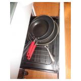 STOVE DRAWER OF SKILLETS SOME BOBBY FLAY / K STOVE DRAWER OF SKILLETS SOME BOBBY FLAY / K