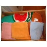 DRAWER OF KITCHEN LINENS / K DRAWER OF KITCHEN LINENS / K