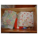 DRAWER OF KITCHEN LINENS / K