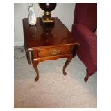 HAMMARY QUEEN ANNE STYLE DROP LEAF TABLE / BM