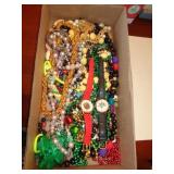 COSTUME JEWELRY / NECKLACES / DR