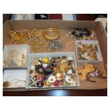 COSTUME JEWELRY / DR