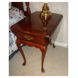 HAMMARY FURNITURE DROP LEAF END TABLE / BR2