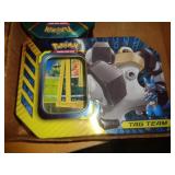 POKEMON TIN W CARDS