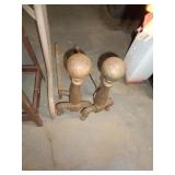 FIREPLACE ANDIRONS / UT