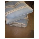 4 CUSHIONS
