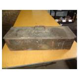 METAL TOOLBOX W SOME TOOLS / UT