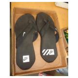 SZ 8 NIKE SANDALS