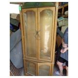CURIO CABINET / SIDE PANE BROKE / S