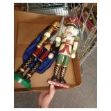 2 - NUTCRACKER FIGURES / RK