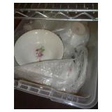 SET OF CHINA IN TOTE / UT