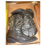 BOOTS SZ 6.5 MED
