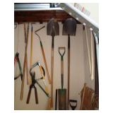 LOT OF GARDEN TOOLS