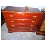 CHEST OF DRAWERS WITH KEY