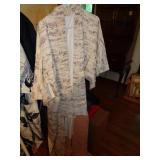 ASIAN SCENE ON IVORY WHITE KIMONO