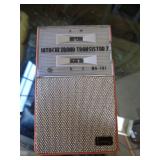 VINTAGE HITACHI TRANSISTOR RADIO