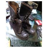 OLD MILITARY BOOTS / (NAVY?) WITH 3 NAVY ANNUALS