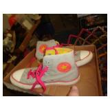 KIDS CONVERSE SHOES SZ 2 KIDS CONVERSE SHOES SZ 2