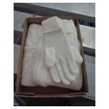 GLOVES / SCARF / BERET SET GLOVES / SCARF / BERET SET