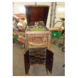 ARTOPHONE VICTROLA / NEEDS TLC / LW ARTOPHONE VICTROLA / NEEDS TLC / LW