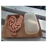 ROOSTER TRIVET & PLASTIC BOX ROOSTER TRIVET & PLASTIC BOX