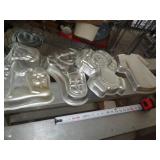 4 - WILTON CAKE PANS 4 - WILTON CAKE PANS