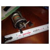 ZEBCO STREAMLITE MODEL 310 FISHING REEL ZEBCO STREAMLITE MODEL 310 FISHING REEL