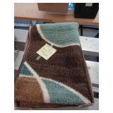 39X22 THROW RUG 39X22 THROW RUG