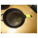 LODGE 13 1/2' CAST IRON SKILLET LODGE 13 1/2' CAST IRON SKILLET