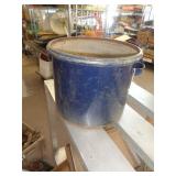 BIG POT / HAS HOLES IN BOTTOM BIG POT / HAS HOLES IN BOTTOM