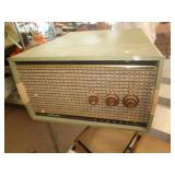 SILVER TONE RECORD PLAYER / NEEDS WORK SILVER TONE RECORD PLAYER / NEEDS WORK