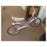VINTAGE SCHWINN GIRLS BIKE / RW VINTAGE SCHWINN GIRLS BIKE / RW