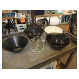 GLASS PITCHER & PLASTIC BOWLS