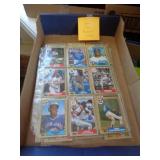 200 BASEBALL CARDS